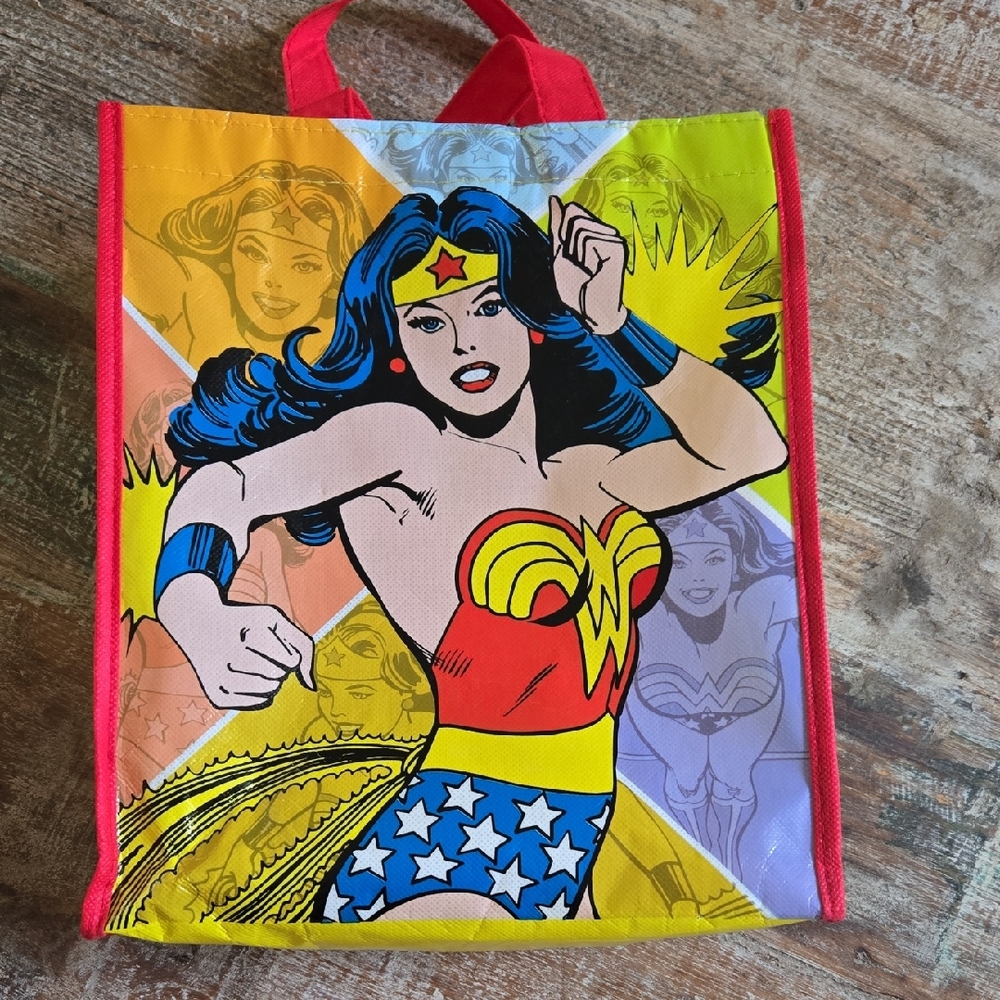 DC Comics Wonder Woman Vinyl Tote – Red/Yellow/Black, 12"x10"x4" BIN 001